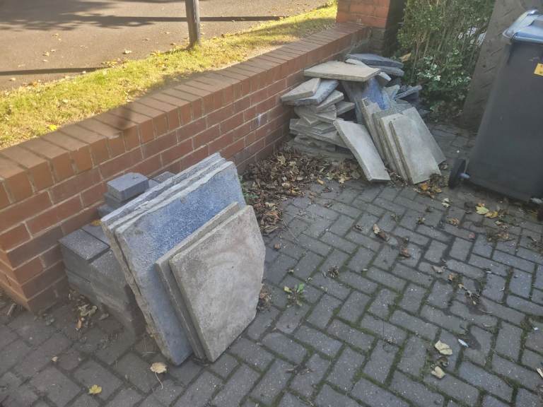 Free rubble and paving slabs