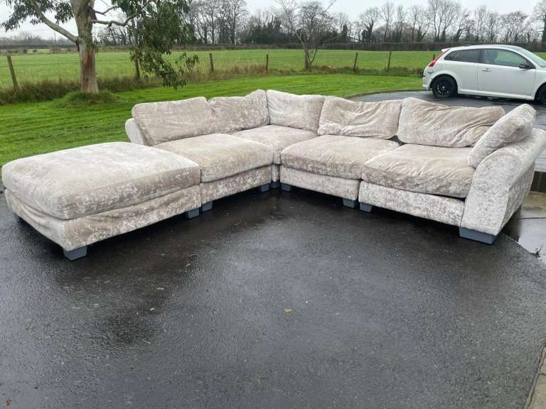Corner group sofa in compage crushed velvet £350 only 