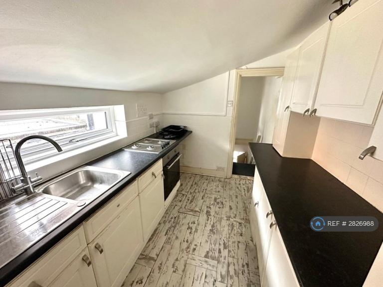 1 bedroom flat in Sturla Road, Chatham, ME4 (1 bed) (#2826988)