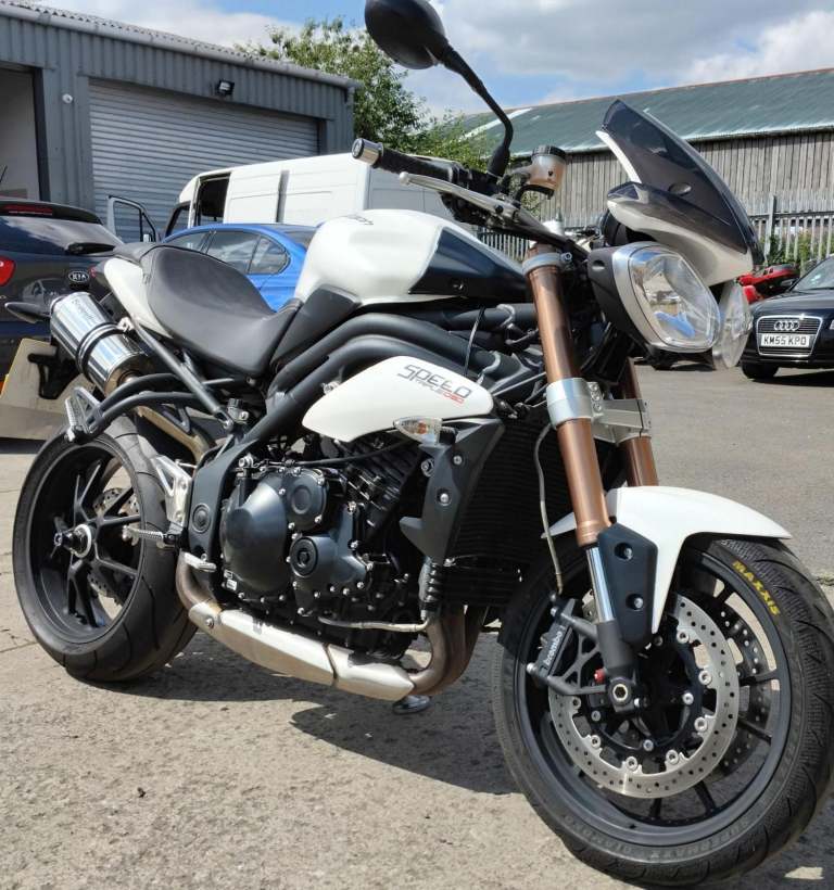 2011 11 TRIUMPH SPEED TRIPLE 1050 WHITE BEOWULF EXHAUSTS NEW MOT HISTORY