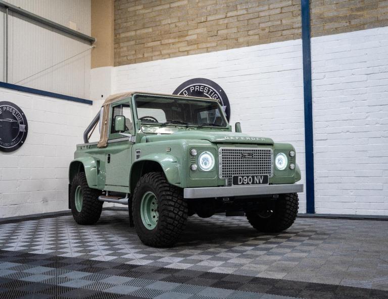 1990 Land Rover Defender 90 2.5 TD5 Pickup 2dr Diesel Manual (120 bhp) Diesel