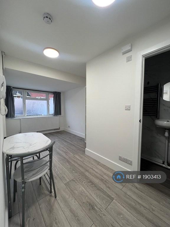 1 bedroom in Mary Peters Drive, Greenford, UB6 (#1903413)