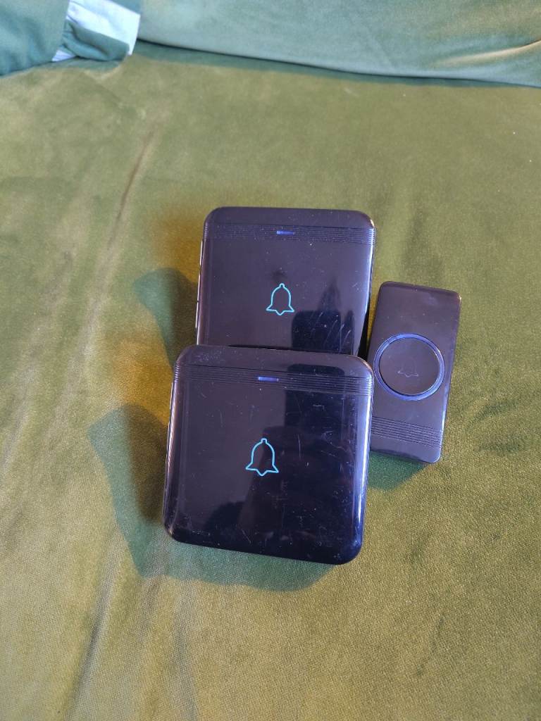 Wireless doorbell with 2 alarm points