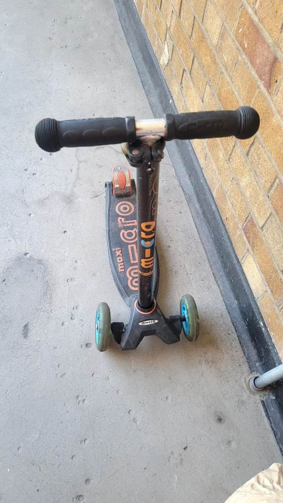 Maxi micro scooter with lights