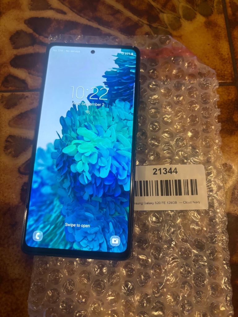 Brand new condition Samsung Galaxy S20 unlocked, 256gb, Black 3 months warranty