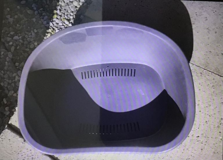 Dog / cat bed basket. Grey plastic. Small size. Very good condition. 