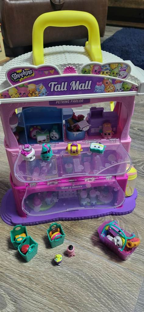 Shopkins tall mall with lots of shopkins