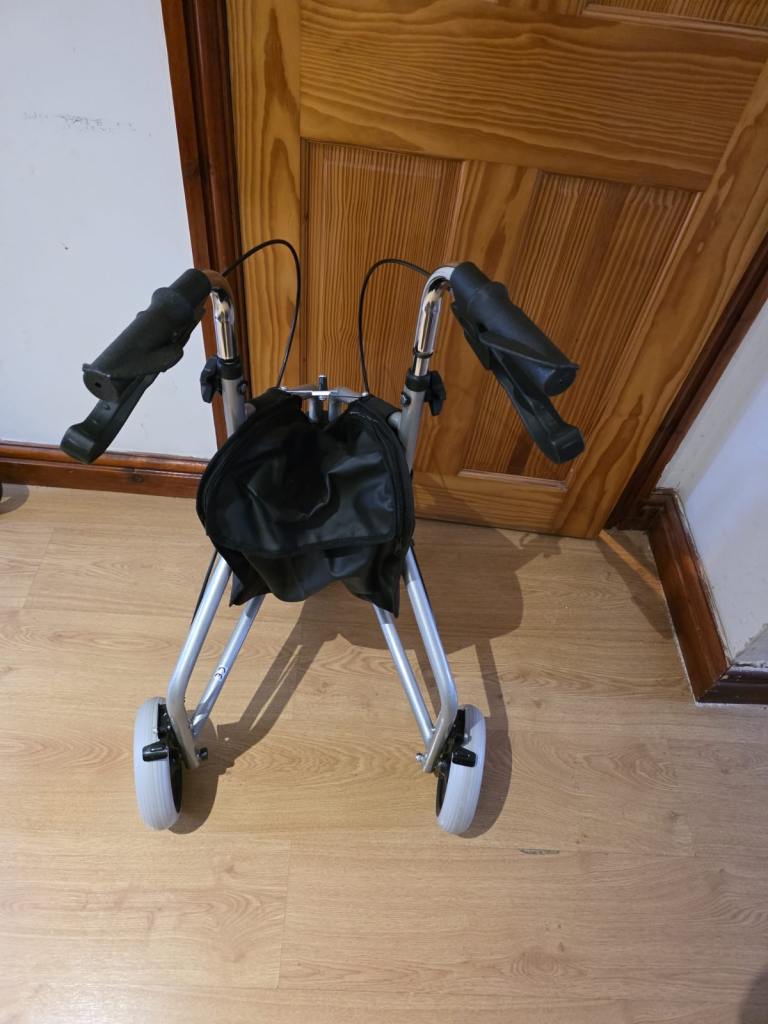 3 wheeler rollator 