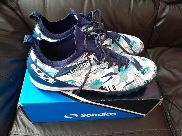 SONDICO BLAZE ASTROTURF FOOTBALL BOOTS SIZE 8.5