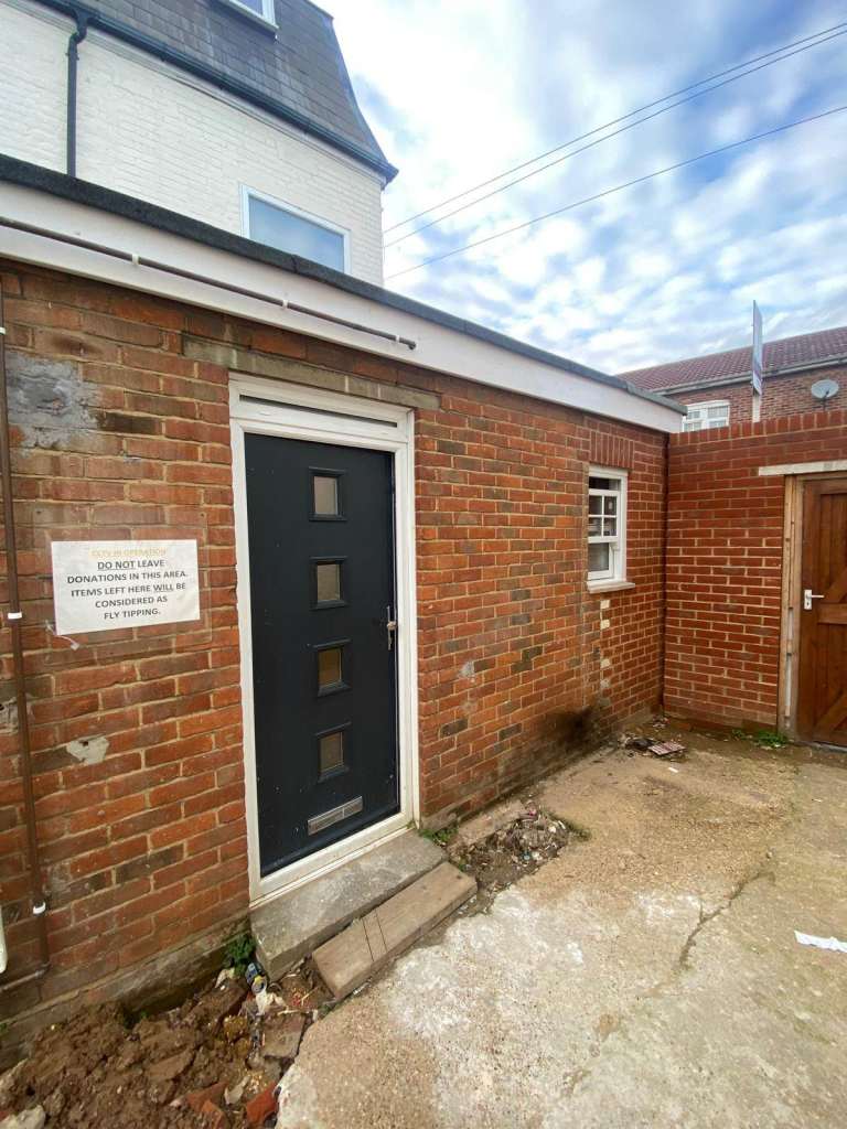 MODERN ONE BED TO LET IN PORTSMOUTH £950 PCM 