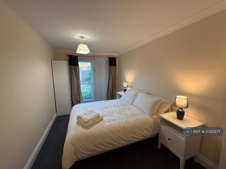 1 bedroom in Franklin Avenue, Tadley, RG26 (#2720577)