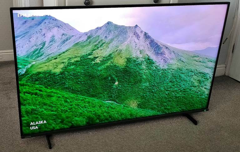 55" TOSHIBA SMART FIRE QLED 4K ULTRA HD HDR SLIM WIFI APPS TV RC LEGS TOP CONDITION- FREE DELIVERY