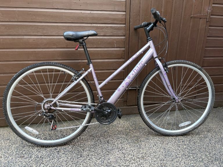 LADIES/Girls Apollo haze bicycle,28” wheels Everything works,17” frame,28 gears,Ready to use!!