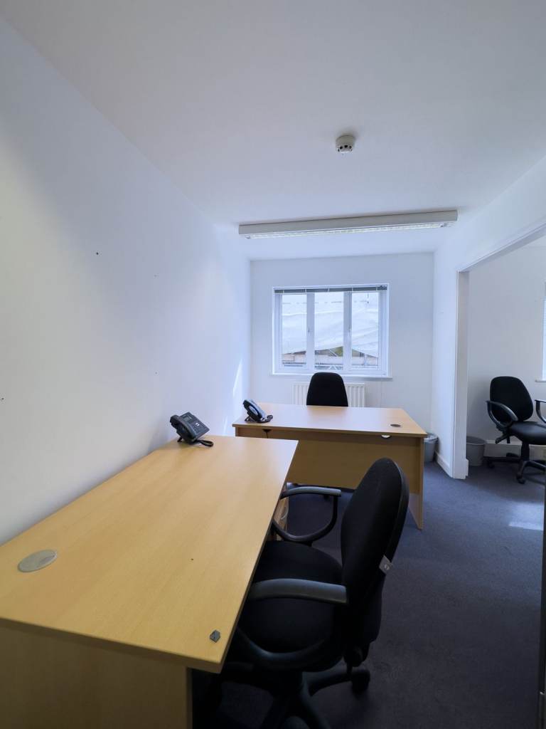 10 Desk office available in Tonbridge