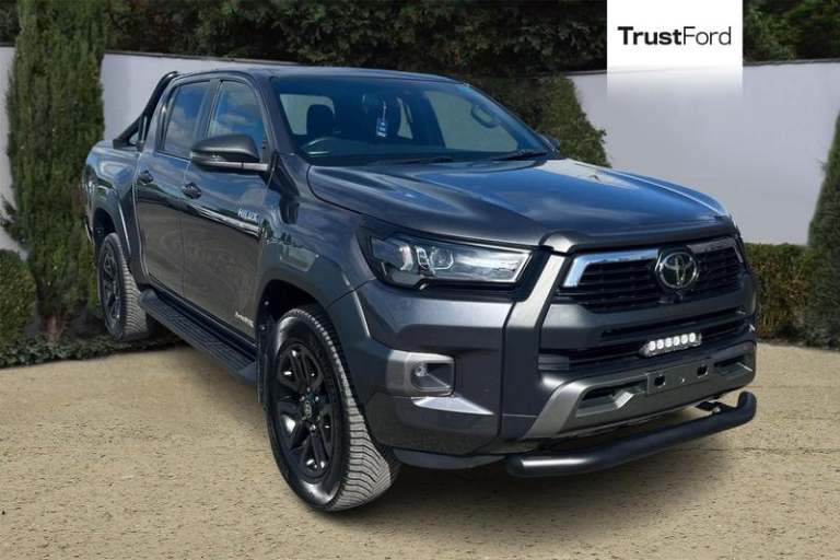 2022 Toyota Hilux 2.8 D-4D Invincible X Pickup Double Cab 4dr Diesel Auto 4WD Euro 6 (s/s) (2 PIC...