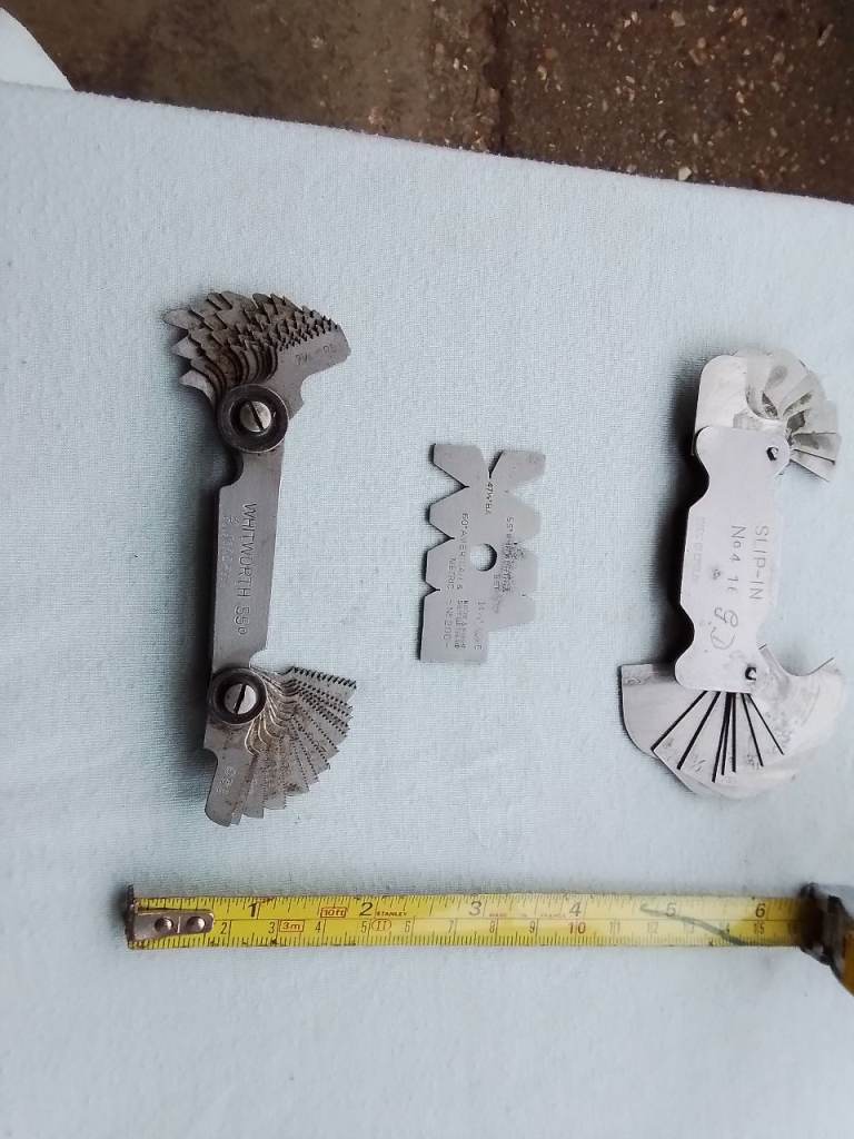 Radius gauges and thread gauges and screwcutting gauge