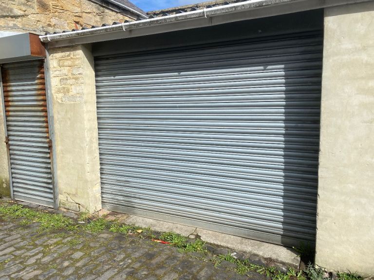 Large double garage/unit for rent 