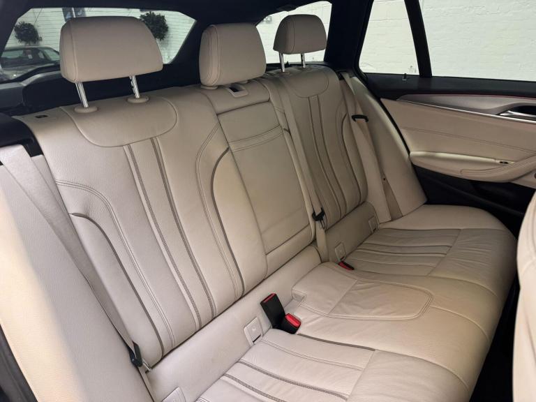  BMW 5 Series 3.0 530d M Sport Touring 5dr Diesel Auto xDrive Euro 6 (s/s) (265 ps) Diesel Automatic