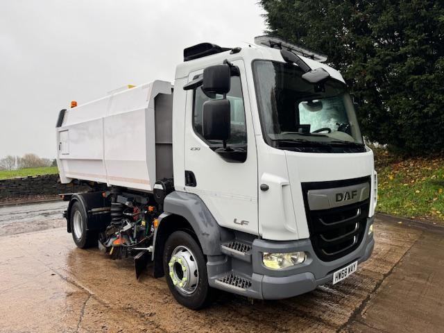 2018 68 DAF LF 230 E6 15T SCARAB MAGNUM dual sweeper road sweeper