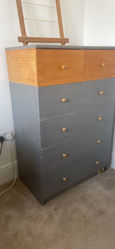 Chest of drawer