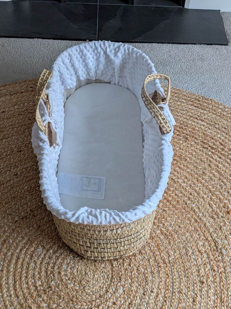 Moses Basket with White Liner and Mattress – As Good As New
