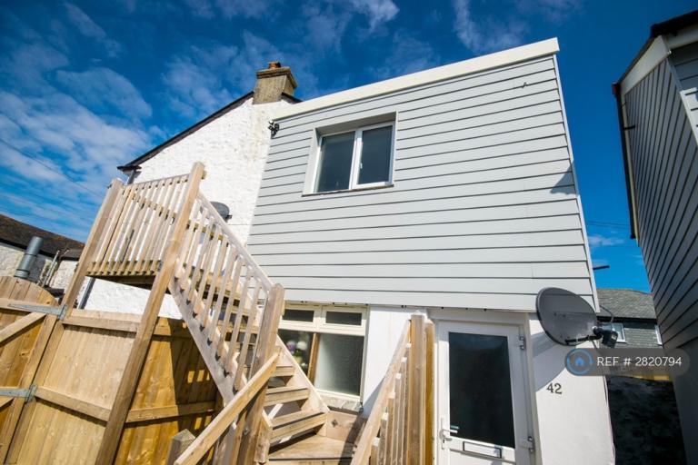 1 bedroom flat in Cross St, Camborne, TR14 (1 bed) (#2820794)