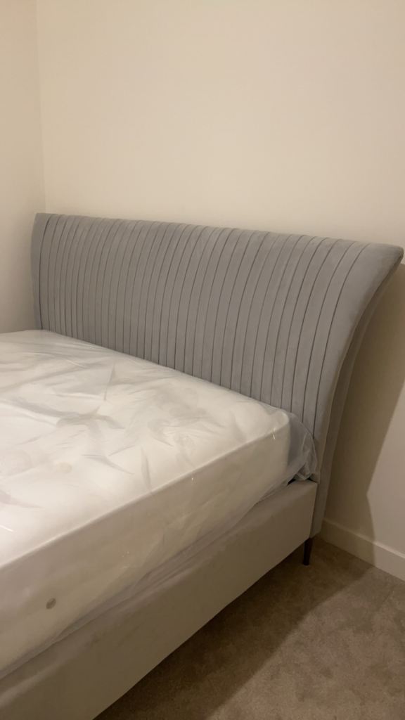 Bed for sale - Housing Units