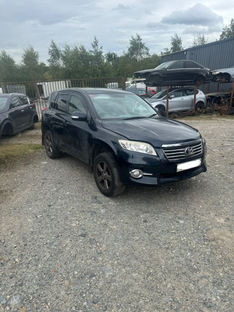 2012 Rav 4 2.2 D4D breaking for parts only 