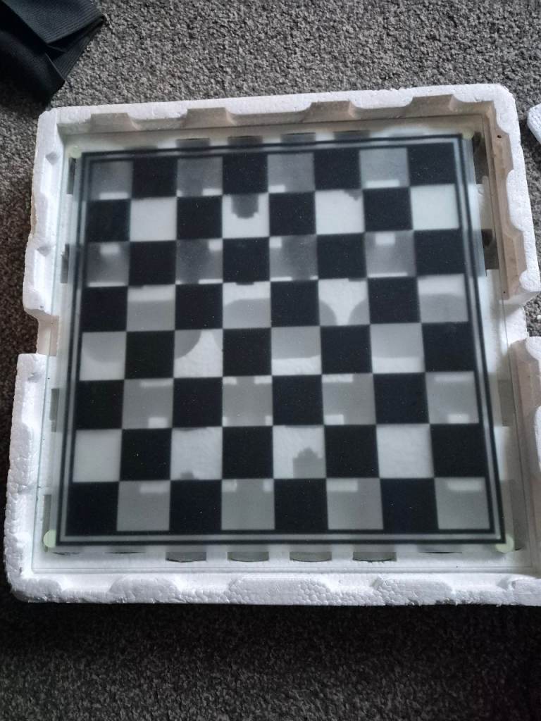 Elegant Glass Chess Set – Excellent Condition