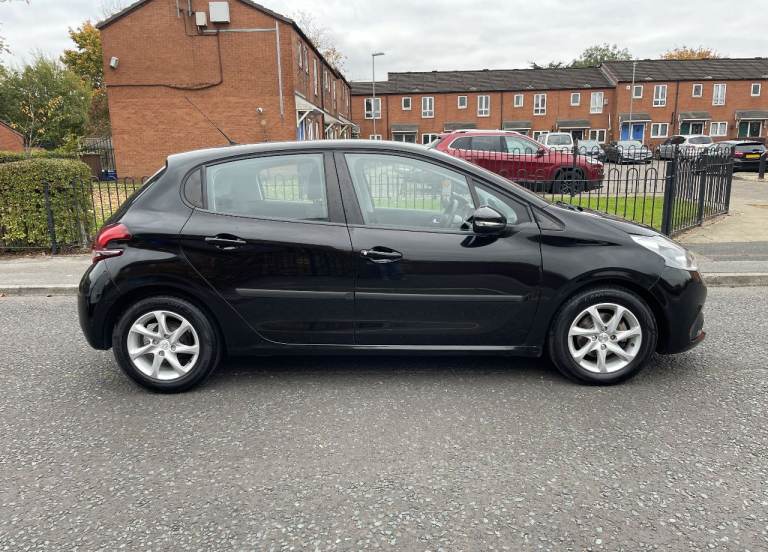 Peugeot 208 Active Blue Hdi 1560cc Diesel Hatchback 2016