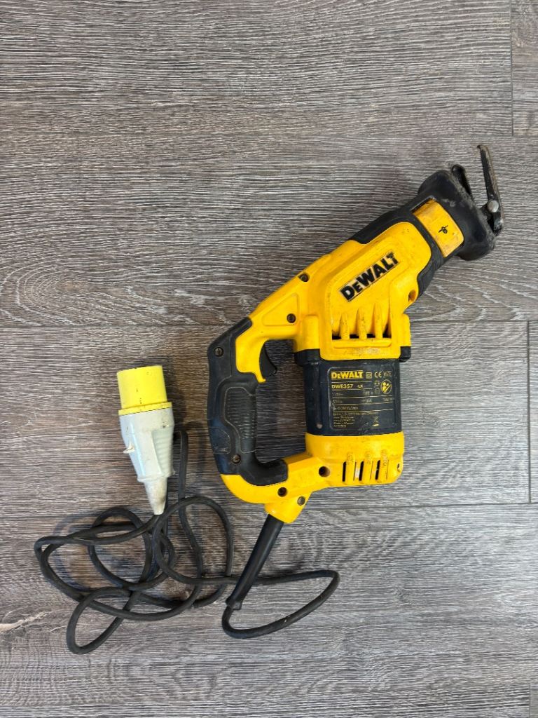 DeWalt DWE357 compact reciprocating saw