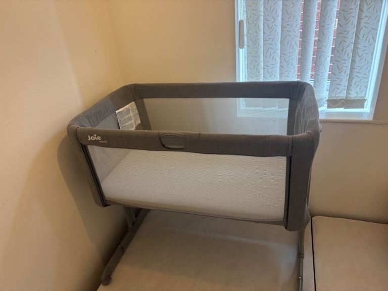 🛏️ FOR SALE: Joie Roomie Glide Bedside Crib – Grey