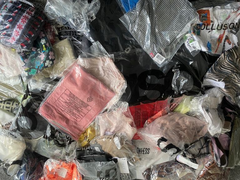 Wholesale Bundle Clothes Joblot Women/Men Clothes Brand new