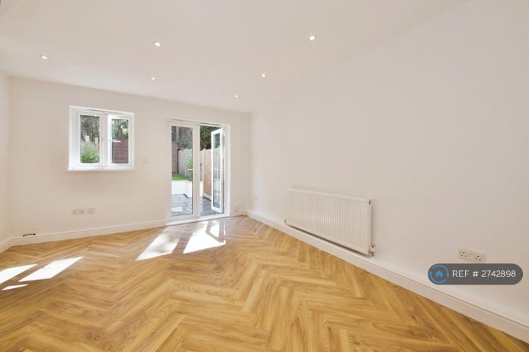 2 bedroom house in Barton Close, London, NW4 (2 bed) (#2742898)