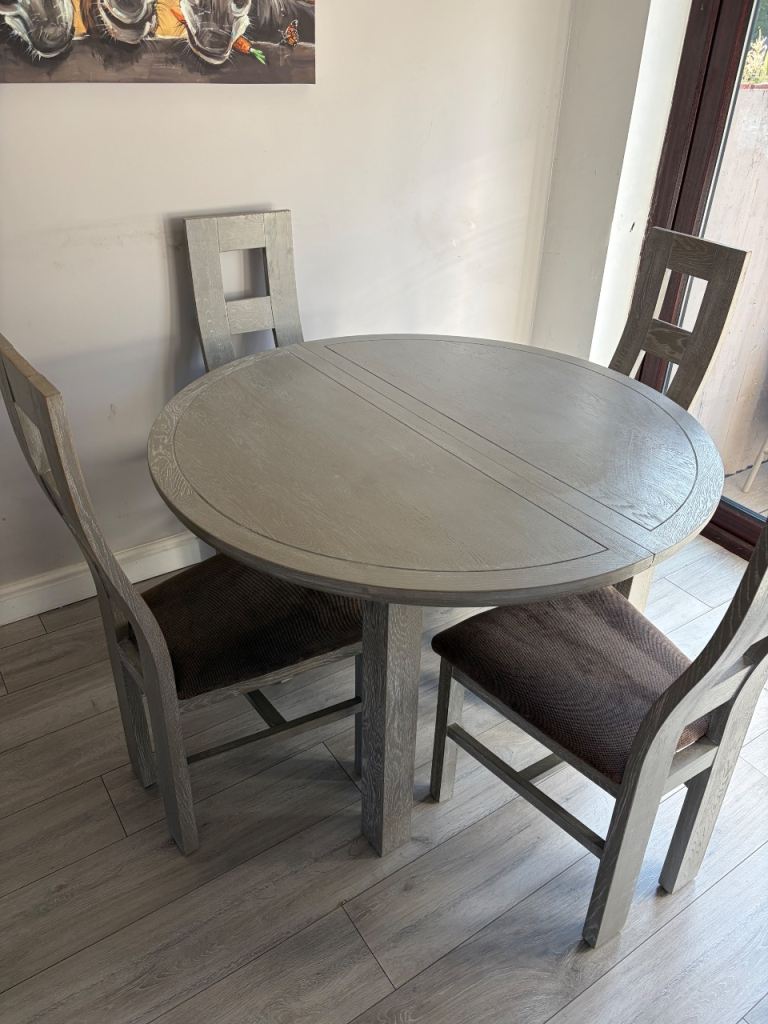 Extendable Solid Oak table and chairs