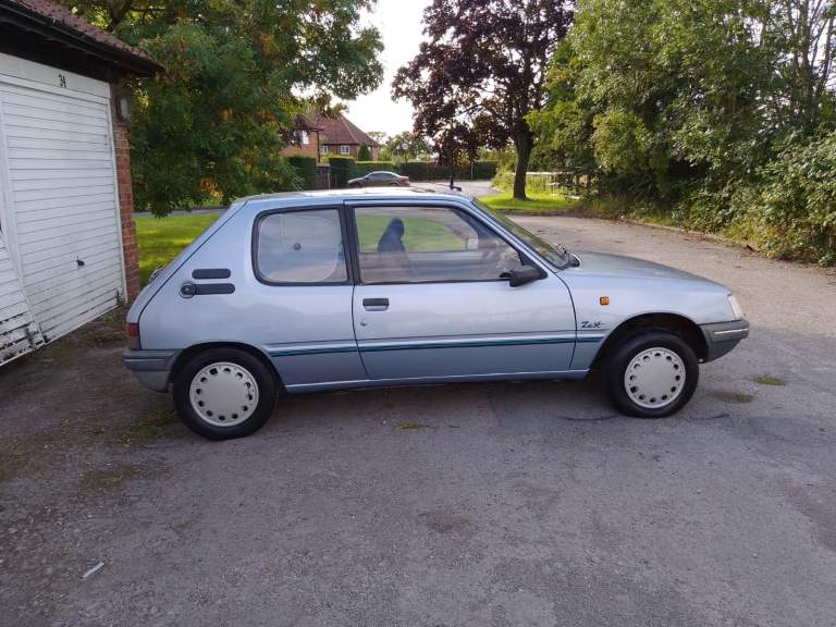 Peugeot, 205 Diesel Zest Hatchback, 1992,Manual, 1769 (cc), 3 doors