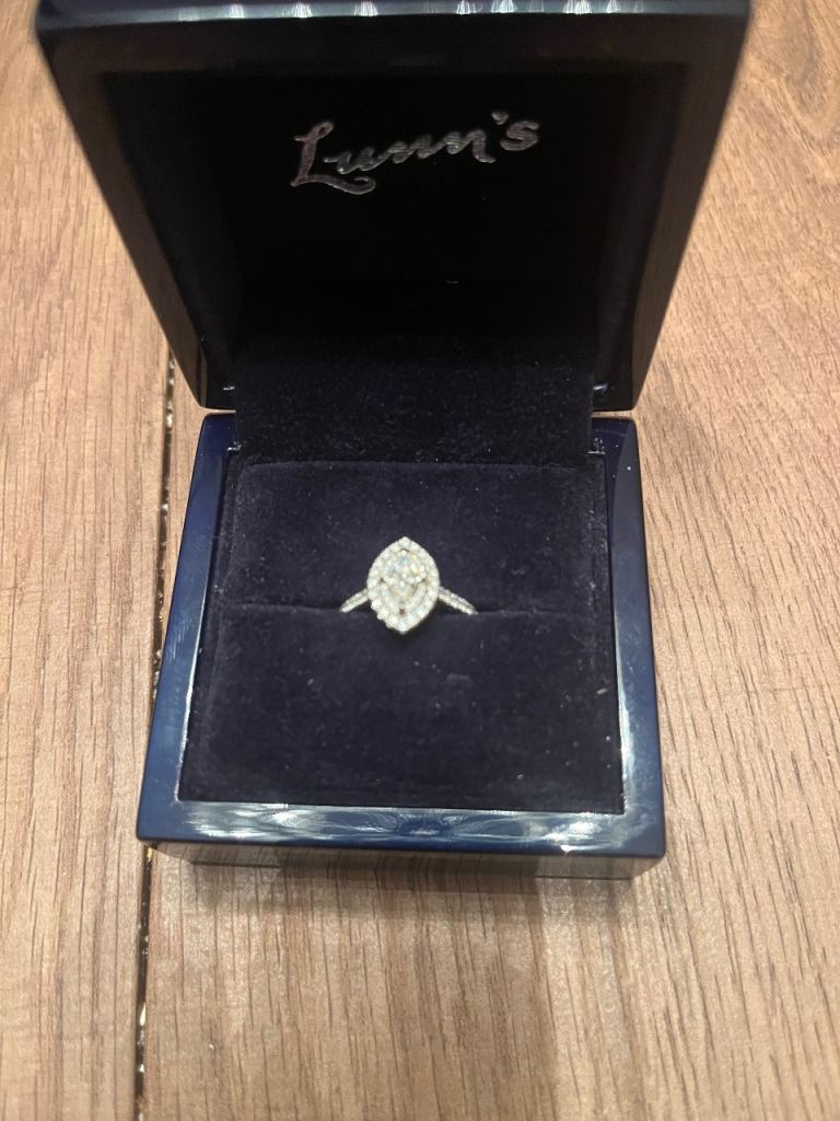 Lunn's platinum engagement ring 