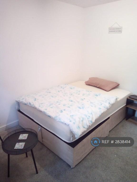 1 bedroom in West Park House, Dewsbury, WF13 (#2838414)