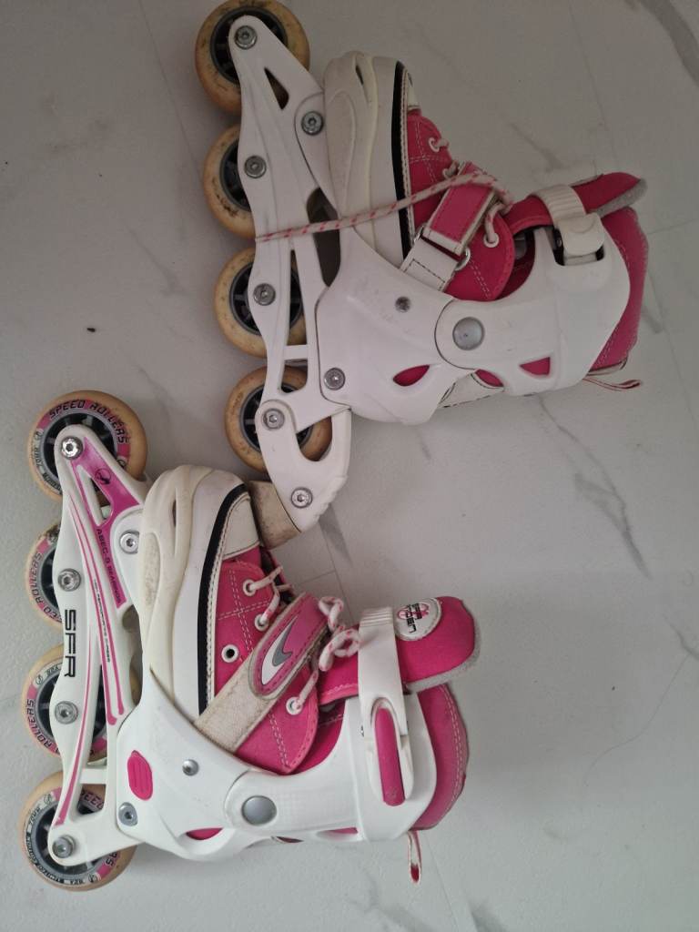 Roller skates 