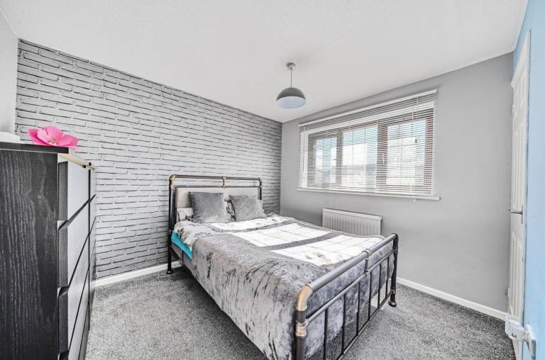 3 bed detached house