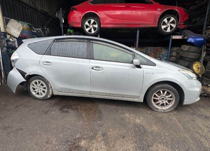 Toyota Prius plus 1.8 hybrid 2014 breaking parts 
