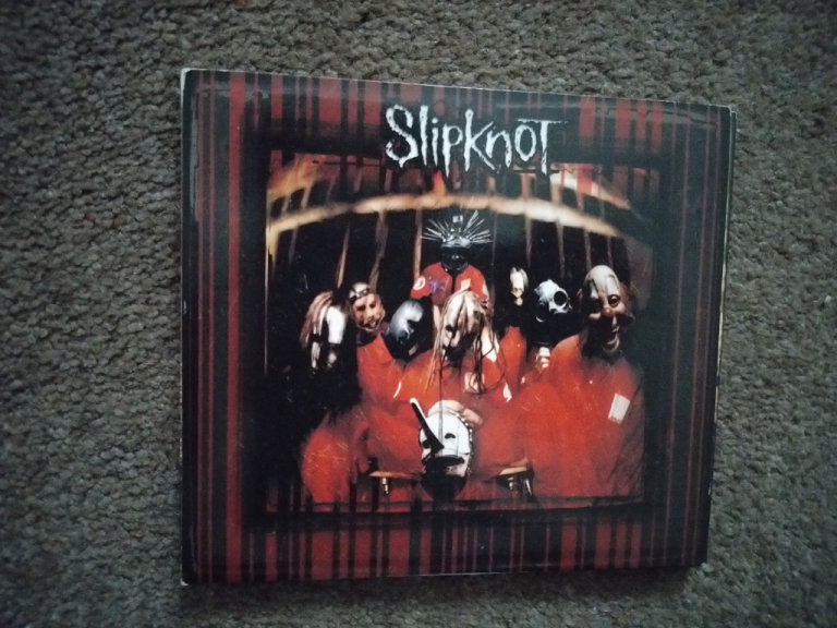  'SLIPKNOT' - Debut studio album (29/6/99) - Roadrunner Records. Metal. CD.