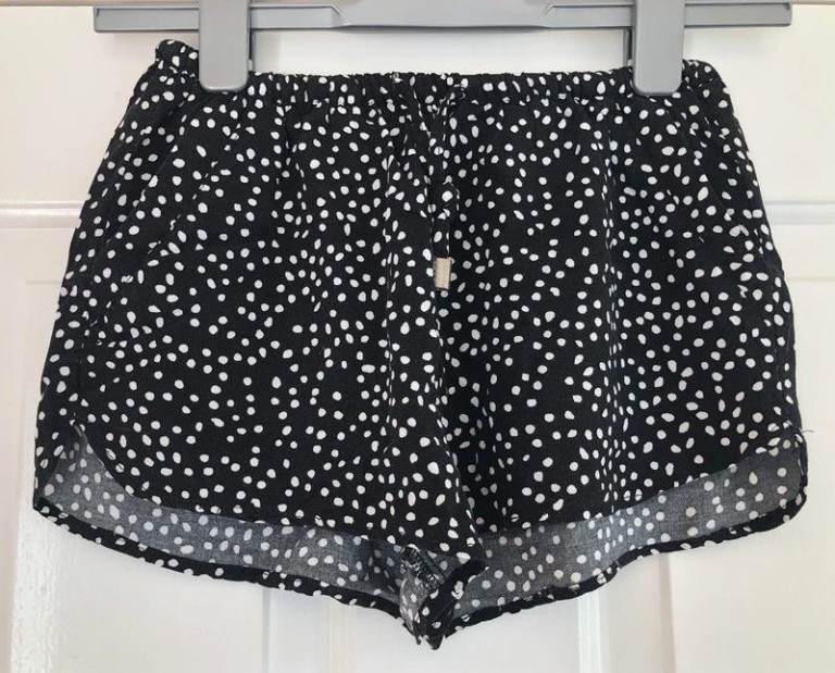 H&M mini-spotted shorts UK 6 (preowned) VGC
