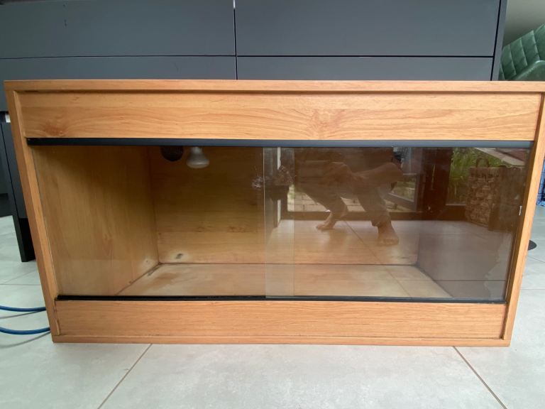 Reptile snake vivarium with lights