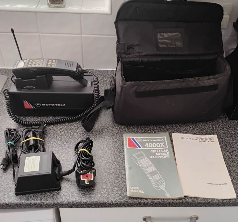 Vintage motorolaA 48000X mobile/car phone all leads & charger,no dispatch,view at Ghd 