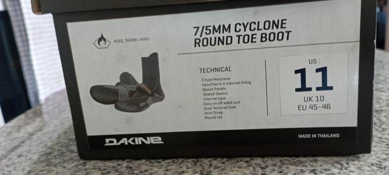 dakine diving / surfing boots, size 10, new, excellent grip, 7-5mm