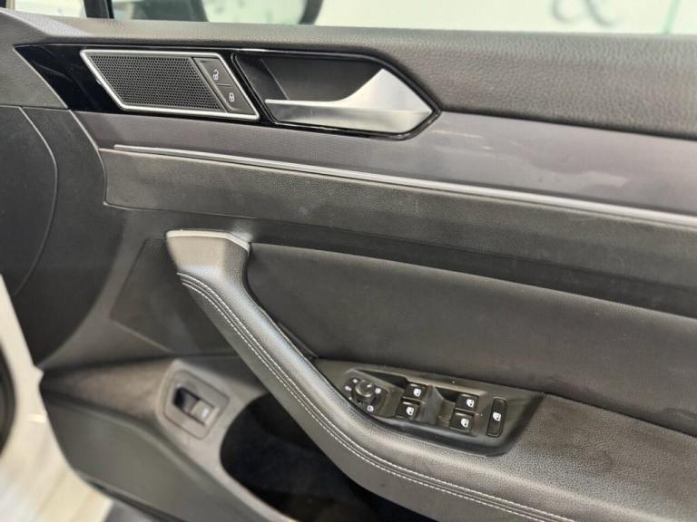 2016 Volkswagen Passat 2.0 TDI BlueMotion Tech R-Line Saloon 4dr Diesel DSG Euro 6 (s/s) (190 ps)...