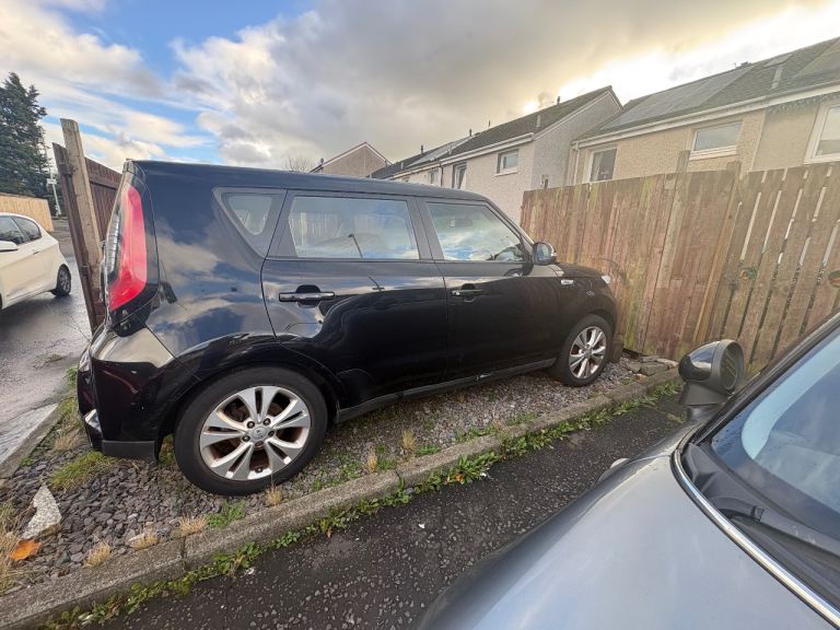 KIA SOUL DIESEL 2014 NICE CAR NEEDS A CLUTCH , STARTS DRIVES RUNS. READ BELOW 