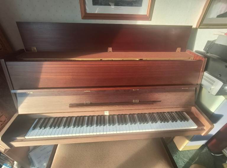 Yamaha upright compact acoustic piano 