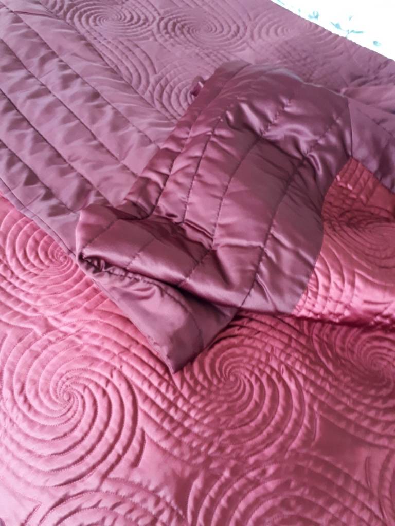 Luxury Burgundy Quilted Throw